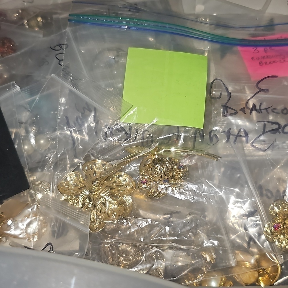 30 Pieces of Stamped Jewelry 📦 Random Lot - Picture 3 of 12